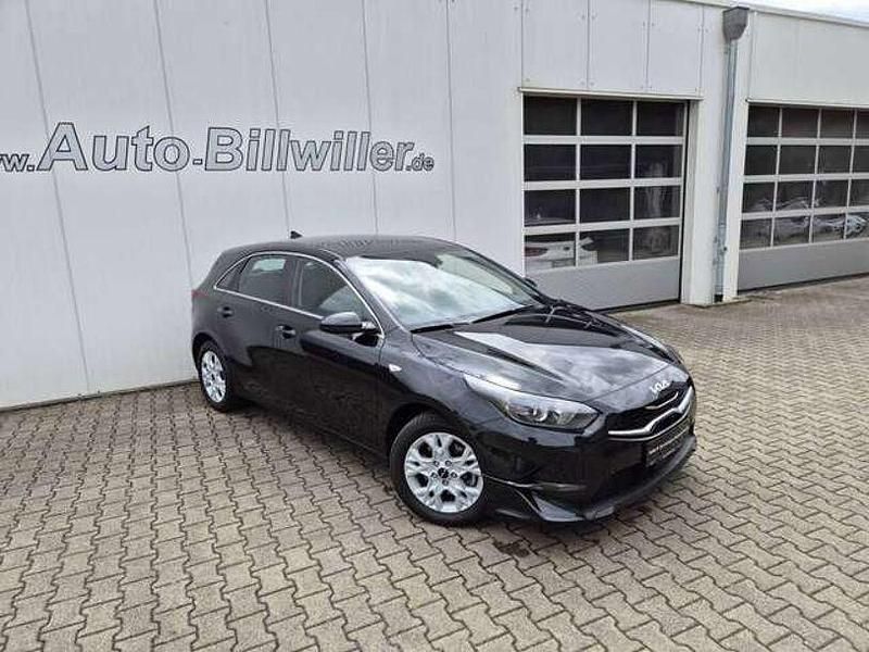 Gebraucht Kia Ceed Comfort 140 PS (102 kW) 2024 Zilinaschwarz metallic Kleinwagen