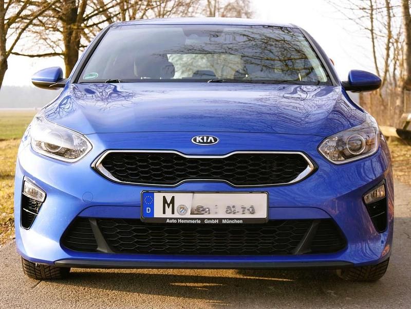 Gebraucht Kia Ceed Vision 140 PS (102 kW) 2018 Blau Kleinwagen