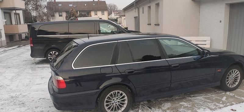 Blau Gebraucht 2000 BMW 520 Kombi | 3.555 € (Teuer) - Bild 1/3