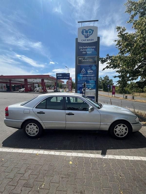 Gebraucht Mercedes C220 150 PS (110 kW) 1994 Silber Limousine