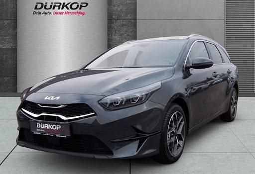 Schwarz Neu 2025 Kia Ceed Sportswagon Style Kombi | 28.294 € - Bild 1/4