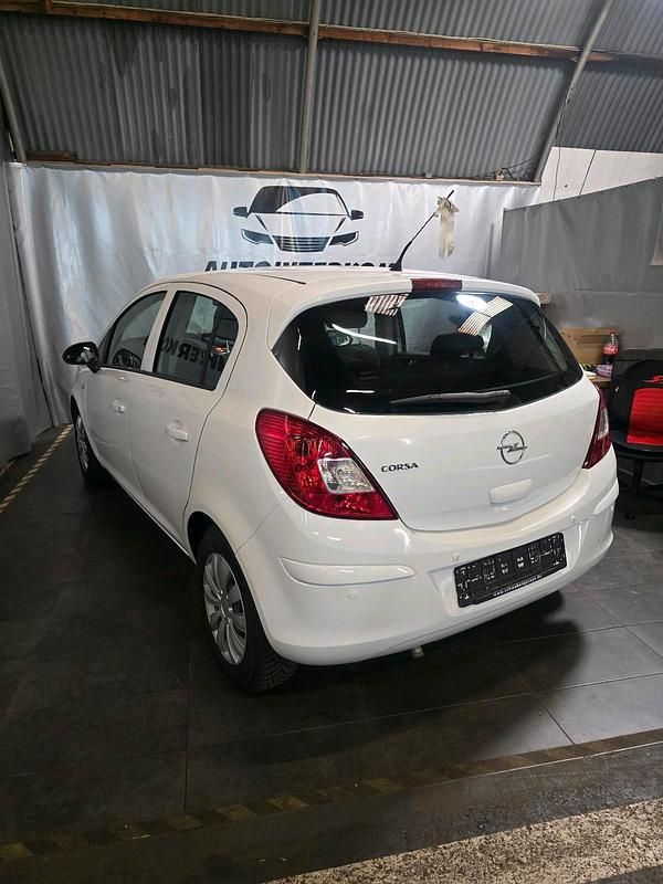Gebraucht Opel Corsa 80 PS (58 kW) 2009 Weiß Kleinwagen
