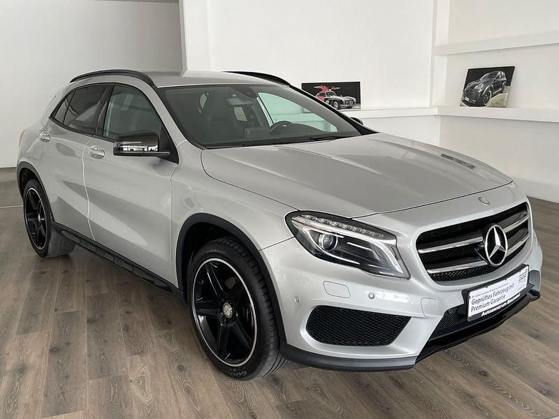Silber Gebraucht 2017 Mercedes GLA200 AMG SUV | 15.900 € (Fairer Preis) - Bild 1/4