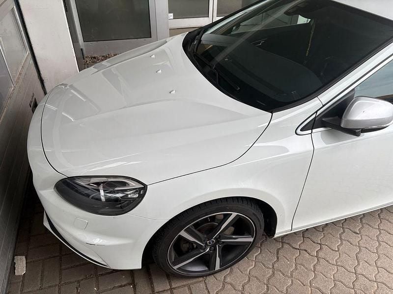 Gebraucht Volvo V40 150 PS (110 kW) 2016 Weiß Limousine
