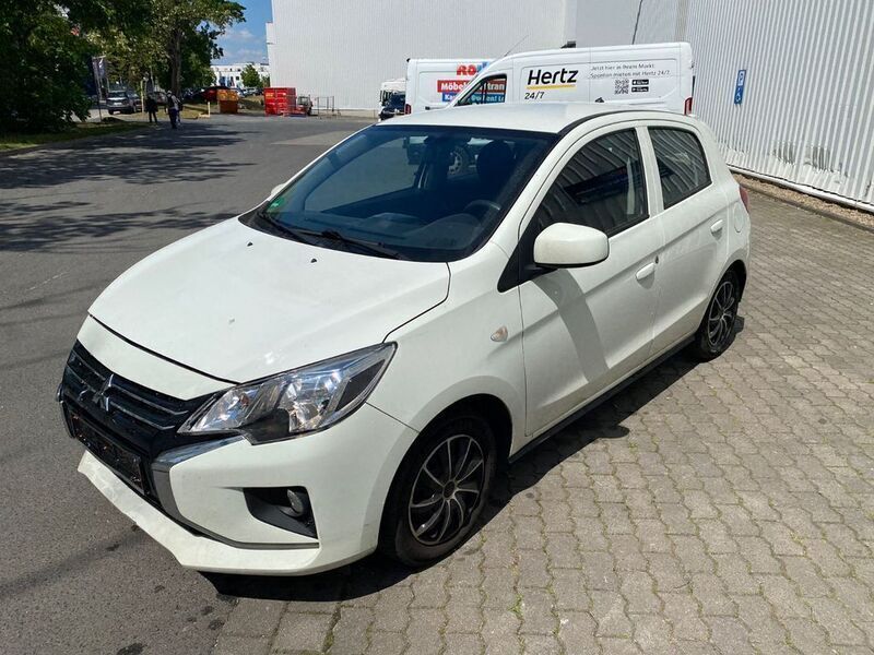 Weiß Gebraucht 2021 Mitsubishi Space Star Basis Limousine | 4.990 € - Bild 1/4