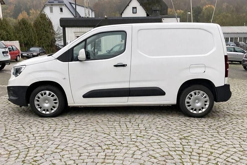 Weiß Gebraucht 2021 Opel Combo Van / Kleinbus | 10.650 € (Superpreis) - Bild 1/4