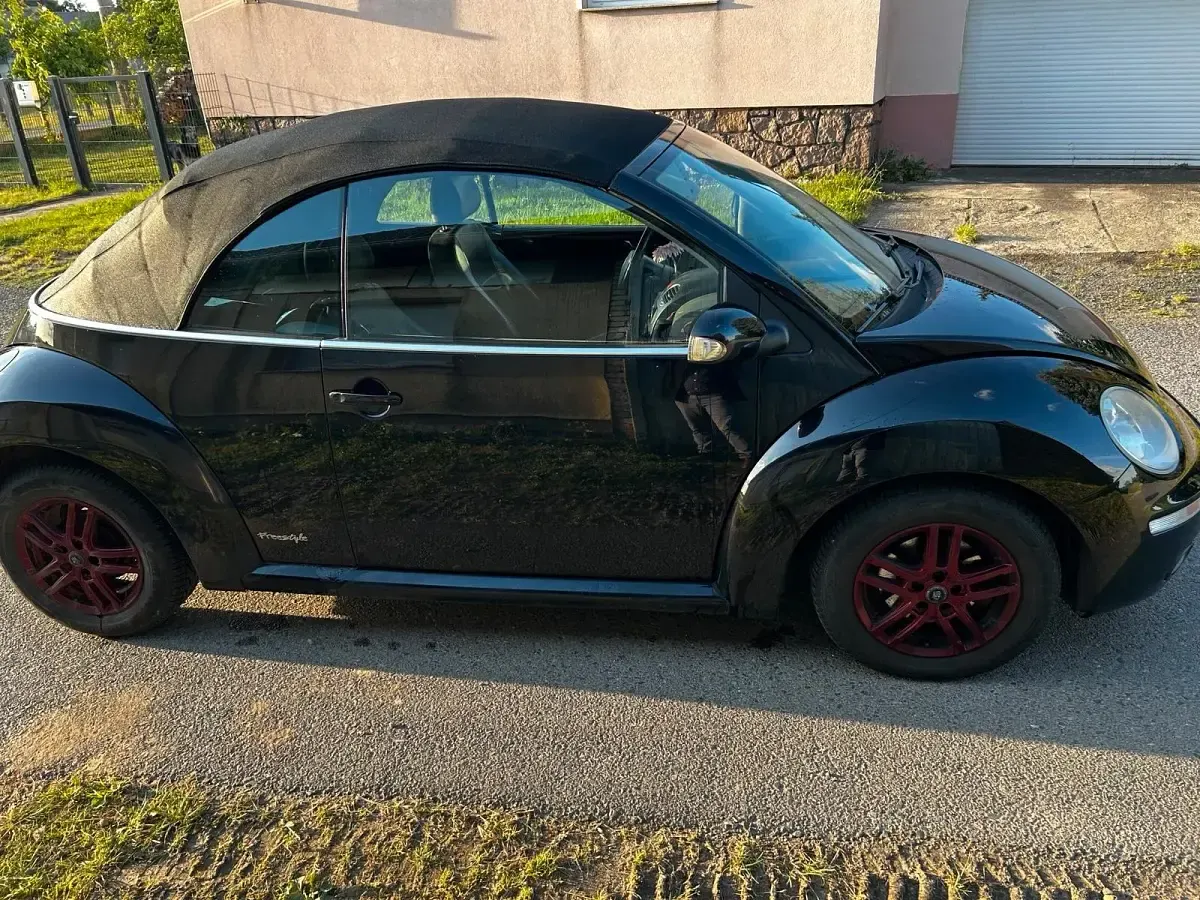 Gebraucht VW New Beetle Cabriolet 105 PS (77 kW) 2010 Schwarz Cabrio