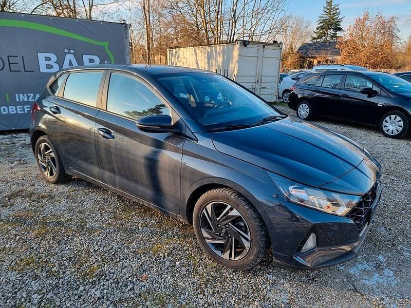 Gebraucht Hyundai i20 Trend 101 PS (74 kW) 2023 Grau Kleinwagen