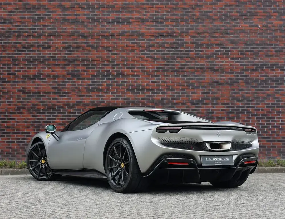 Gebraucht Ferrari 296 829 PS (609 kW) 2023 Silber