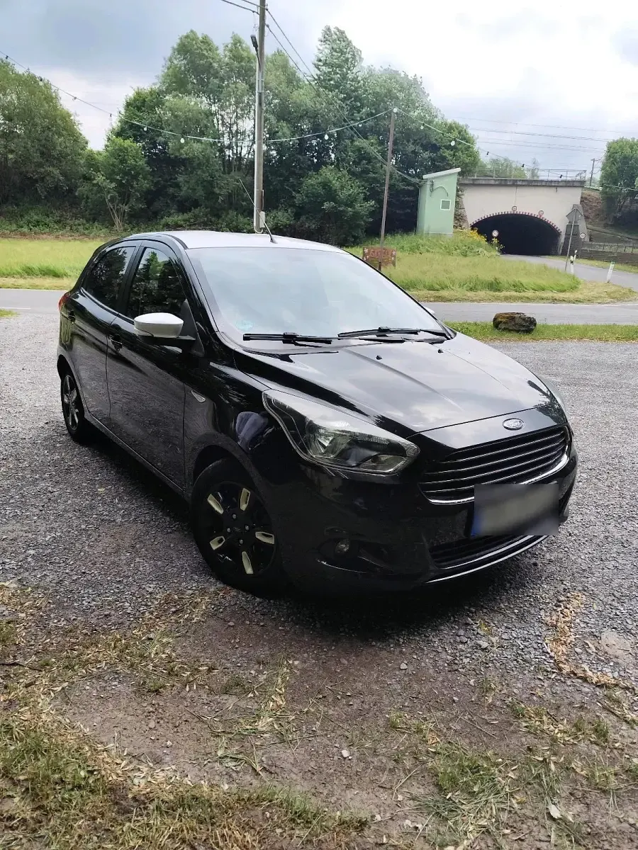 Gebraucht Ford Ka Plus 86 PS (63 kW) 2017 Schwarz Kleinwagen