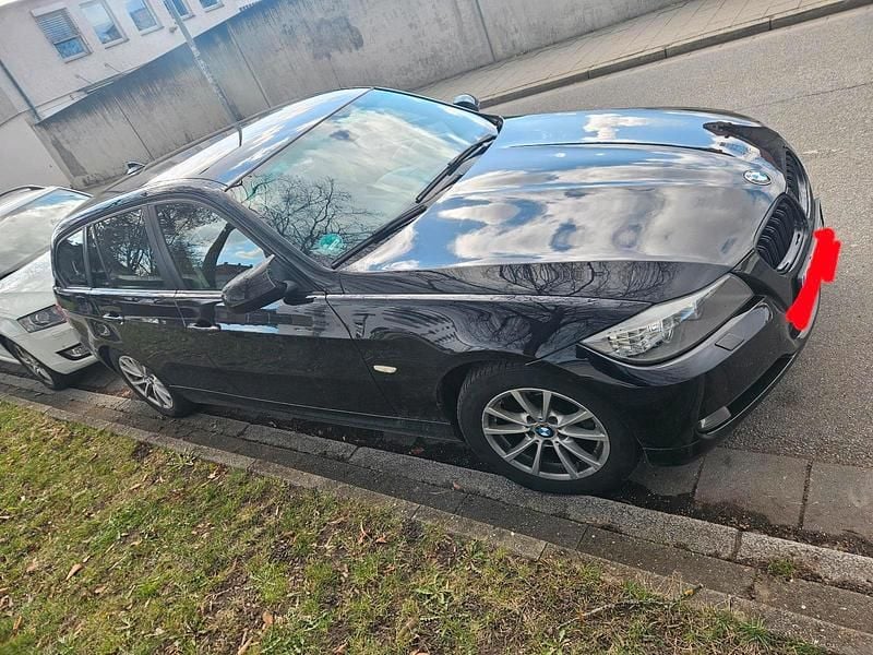 Gebraucht BMW 320 184 PS (135 kW) 2012 Schwarz Kombi