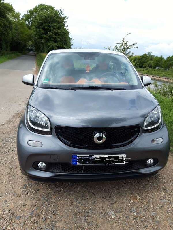 Silber Gebraucht 2015 Smart ForFour Passion Limousine | 6.499 € (Superpreis) - Bild 1/4
