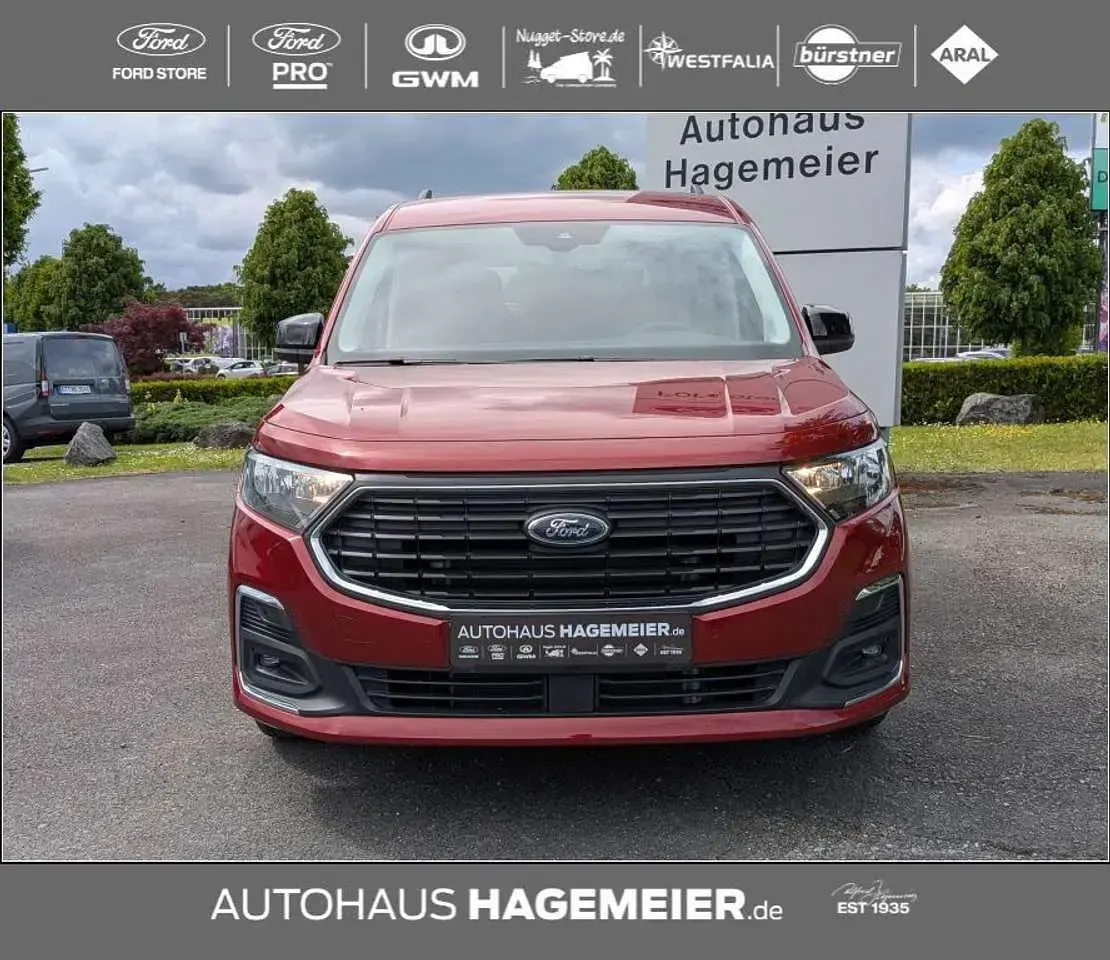 Neu Ford Tourneo Connect Titanium 122 PS (89 kW) 2026 Maple red metallic Van / Kleinbus