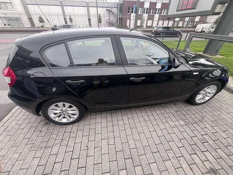 Gebraucht BMW 116 116 PS (85 kW) 2006 Schwarz Kleinwagen