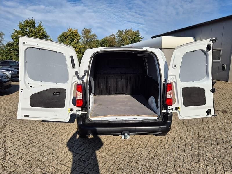 Weiß Gebraucht 2024 Peugeot Partner Van | 20.775 € (Etwas zu teuer) - Bild 1/4