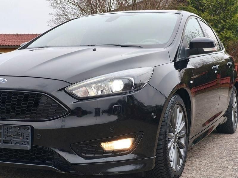 Gebraucht Ford Focus ST-Line 182 PS (133 kW) 2018 Iridiumschwarz metallic Limousine
