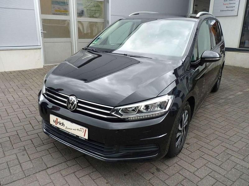 Deep black Gebraucht 2021 VW Touran Active Van / Kleinbus | 21.990 € (Fairer Preis) - Bild 1/4