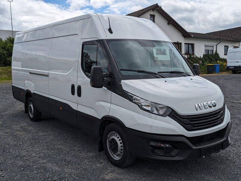 Weiß Gebraucht 2023 Iveco Daily Van / Kleinbus | 23.776 € (Superpreis) - Bild 1/4