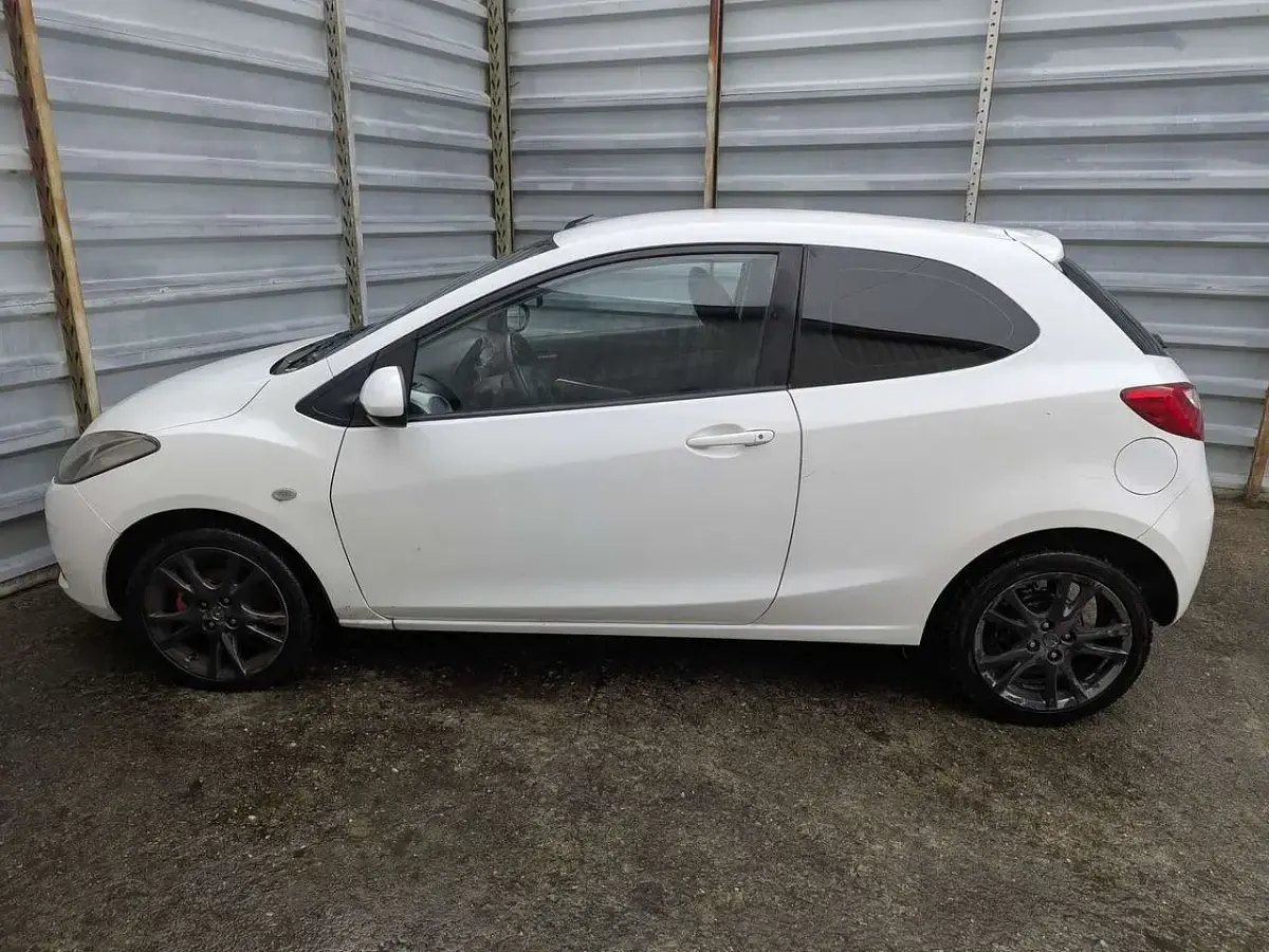 Usata Mazda 2 Inclusive 86 CV (63 kW) 2009 Bianco Utilitaria