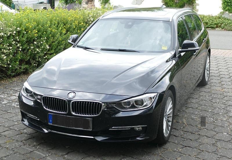 Schwarz Gebraucht 2015 BMW 325 Luxury Line Kombi | 16.900 € (Superpreis) - Bild 1/4