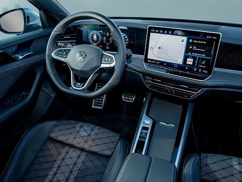 Gebraucht VW Passat R-line 193 PS (141 kW) 2025 Silber Kombi