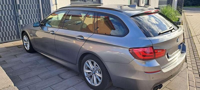Grau Gebraucht 2012 BMW 520 Sport Line Kombi | 9.990 € (Fairer Preis) - Bild 1/4