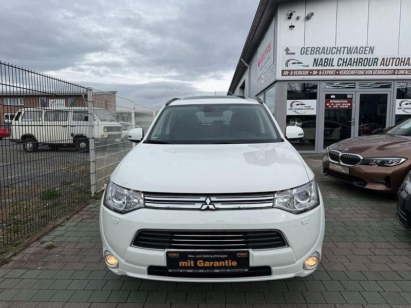 Gebraucht Mitsubishi Outlander P-HEV Instyle 121 PS (88 kW) 2014 Weiß SUV