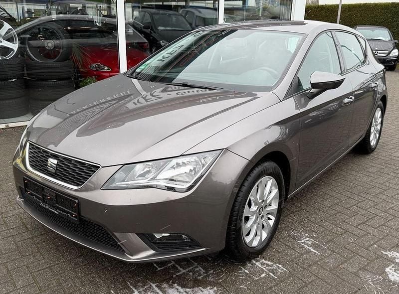 Grau Gebraucht 2015 Seat Leon Style Limousine | 9.900 € (Guter Preis) - Bild 1/4