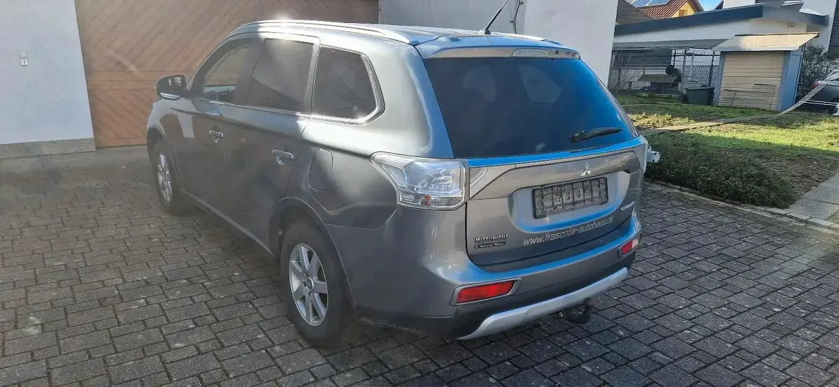Begagnad Mitsubishi Outlander 150 HK (110 kW) 2014 Grå SUV