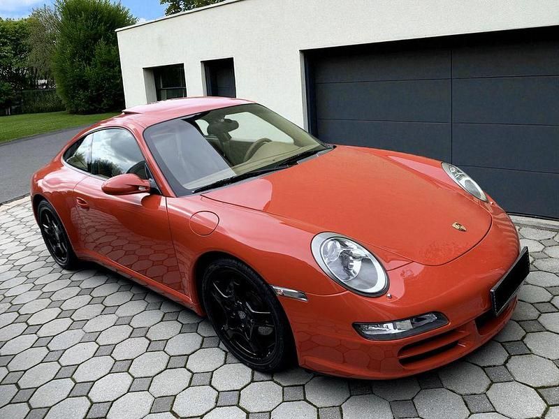 Rot Gebraucht 2005 Porsche 911 Carrera Coupé | 38.000 € (Fairer Preis) - Bild 1/4