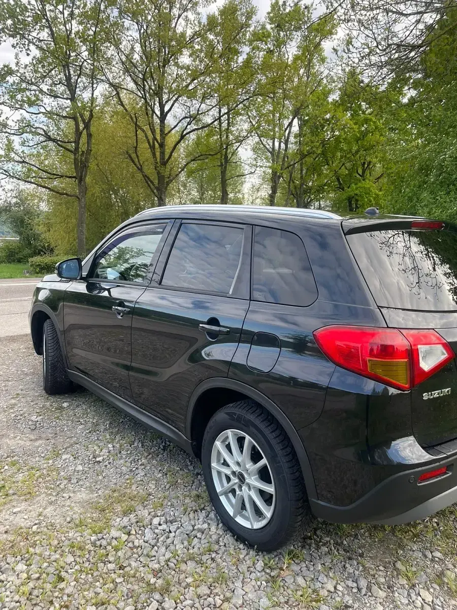 Gebraucht Suzuki Vitara Comfort+ 120 PS (88 kW) 2015 Schwarz SUV