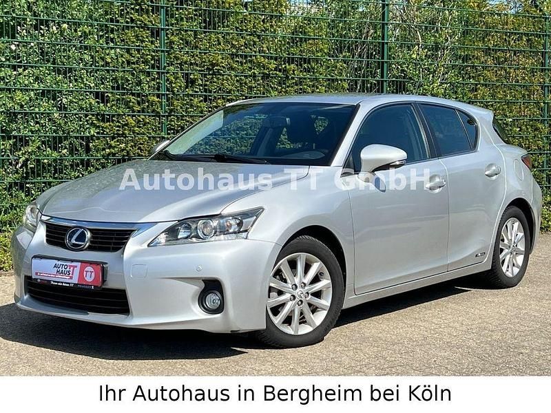Gebraucht Lexus CT200h 99 PS (72 kW) 2011 Silber Limousine
