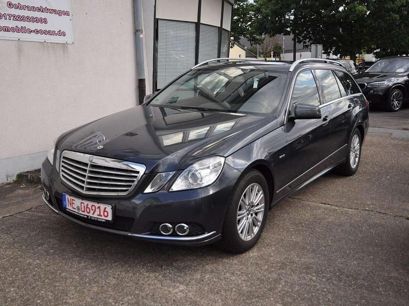 Grau Gebraucht 2011 Mercedes E220 Elegance Kombi | 12.850 € (Fairer Preis) - Bild 1/4