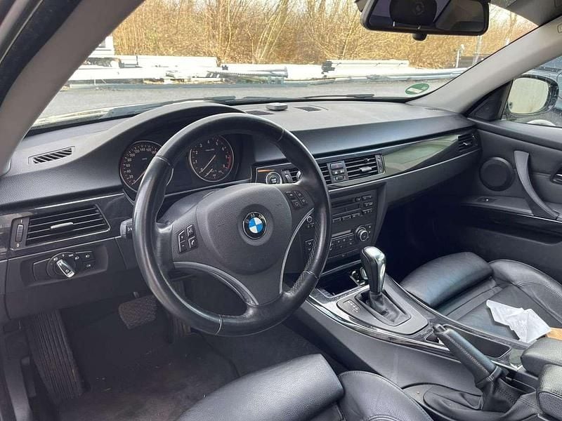 Gebraucht BMW 330 272 PS (200 kW) 2011 Schwarz Coupé