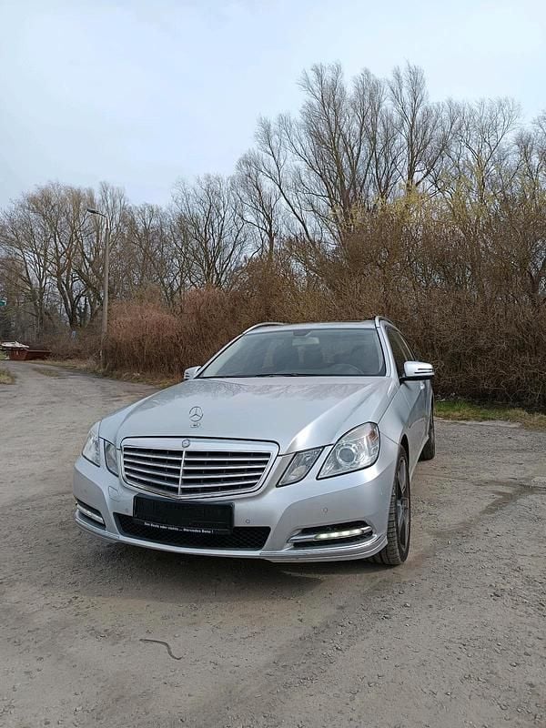 Gebraucht Mercedes E220 170 PS (125 kW) 2012 Silber Kombi