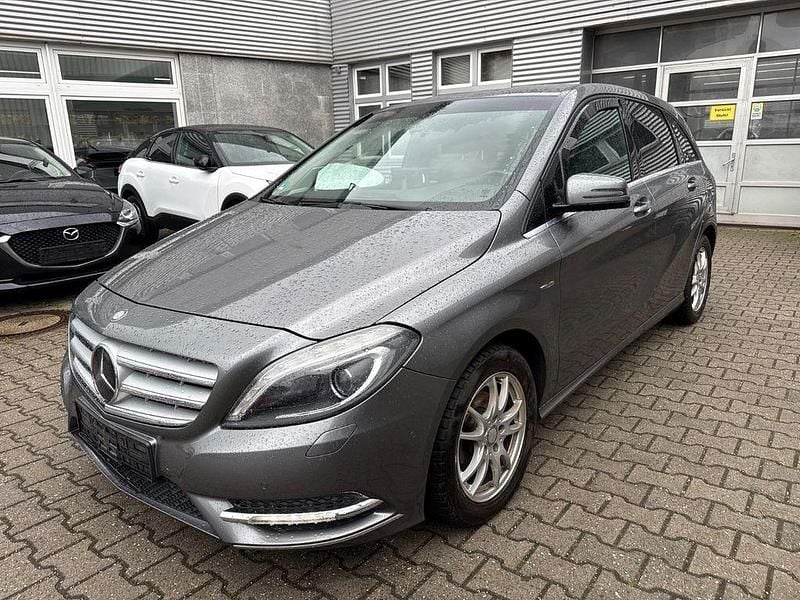 Gebraucht Mercedes B180 122 PS (89 kW) 2012 Grau Van / Kleinbus