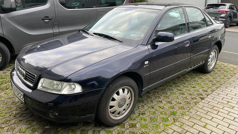 Blau Gebraucht 1999 Audi A4 Limousine | 700 € (Guter Preis) - Bild 1/4
