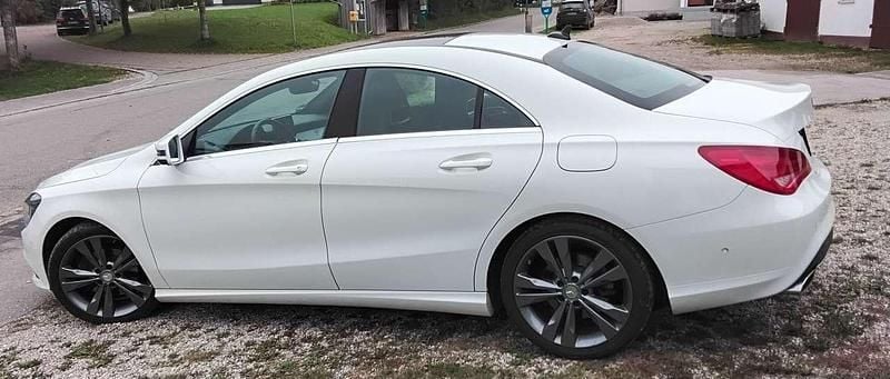Weiß Gebraucht 2016 Mercedes CLA180 Urban Limousine | 13.700 € (Guter Preis) - Bild 1/4