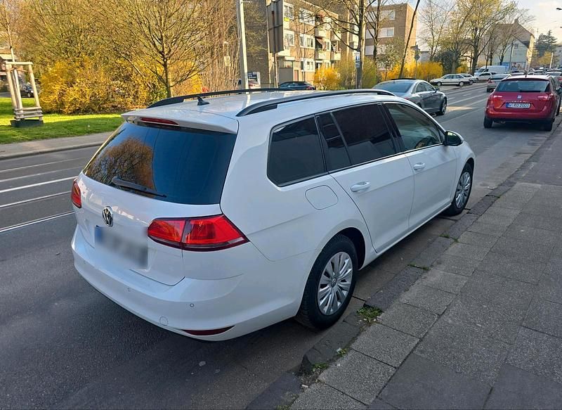 Gebraucht VW Golf VII 102 PS (75 kW) 2015 Weiß Kombi