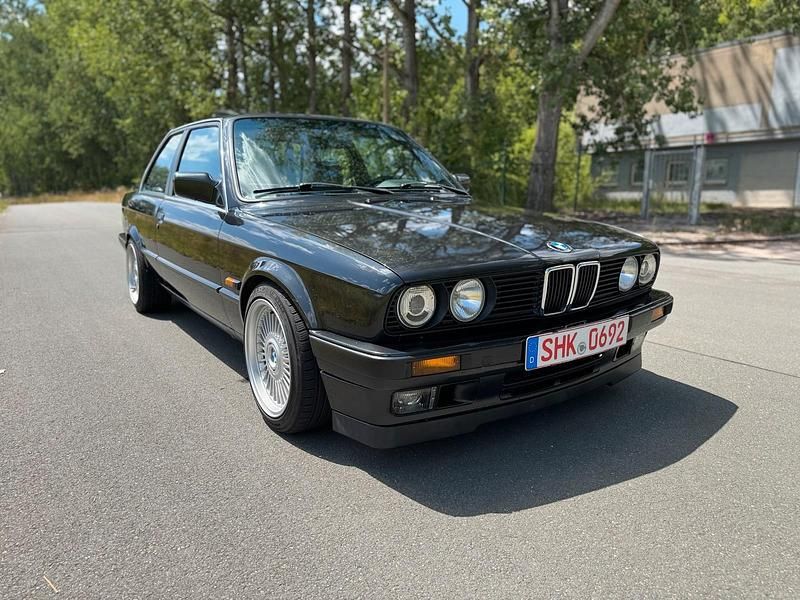 Gebraucht BMW 325 170 PS (125 kW) 1991 Schwarz Coupé