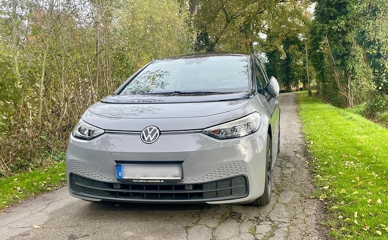 Grau Gebraucht 2021 VW ID.3 Kleinwagen | 17.800 € (Guter Preis) - Bild 1/4