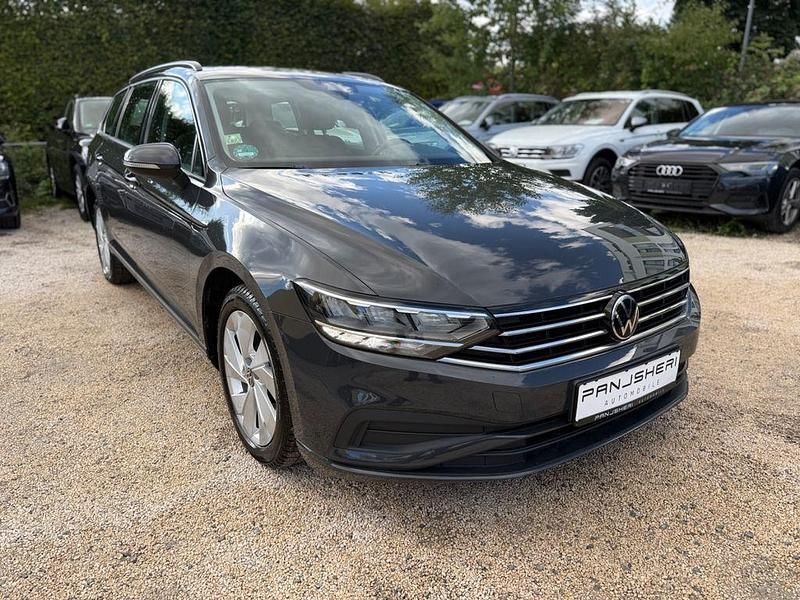 Uranograu/cinza urano Gebraucht 2021 VW Passat Kombi | 19.499 € (Fairer Preis) - Bild 1/4