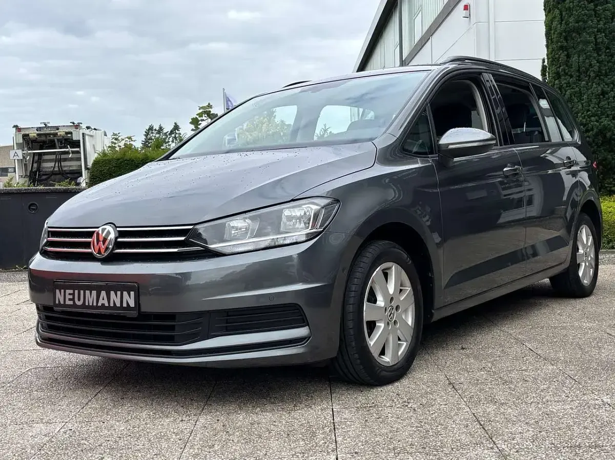 Gebraucht VW Touran Comfortline 150 PS (110 kW) 2019 Indiumgrau metallic Van / Kleinbus