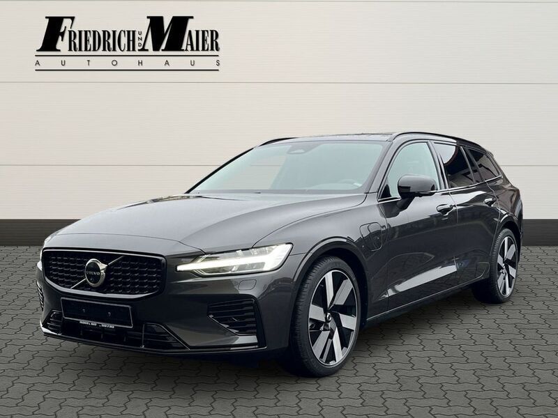 Grau Gebraucht 2025 Volvo V60 Plus Kombi | 53.790 € (Teuer) - Bild 1/4