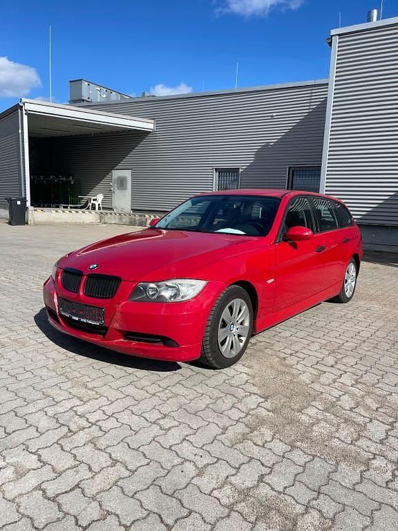 Gebraucht BMW 320 129 PS (94 kW) 2006 Rot Kombi