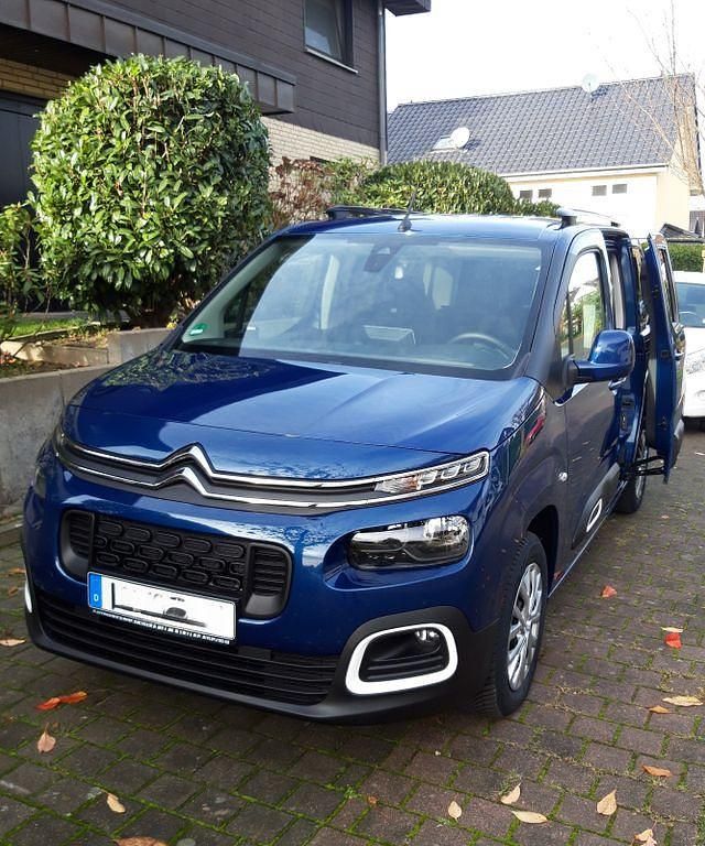 Blau Gebraucht 2020 Citroën Berlingo Feel Van / Kleinbus | 16.500 € (Guter Preis) - Bild 1/4