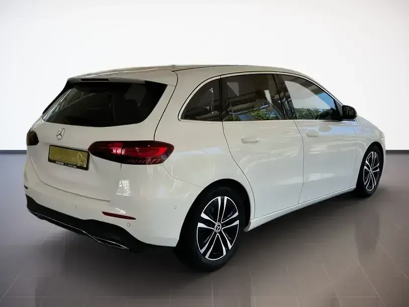 Gebraucht Mercedes B180 Progressive 150 PS (110 kW) 2023 Polarweiss Kleinwagen