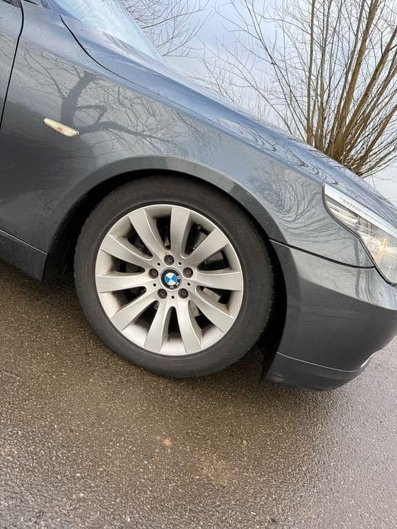 Gebraucht BMW 525 Sport Line 197 PS (144 kW) 2009 Grau Kombi