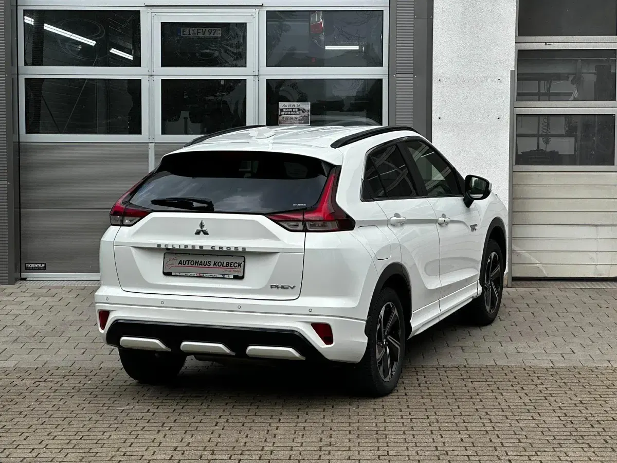 Gebraucht Mitsubishi Eclipse Cross Plus 188 PS (138 kW) 2022 Weiß SUV