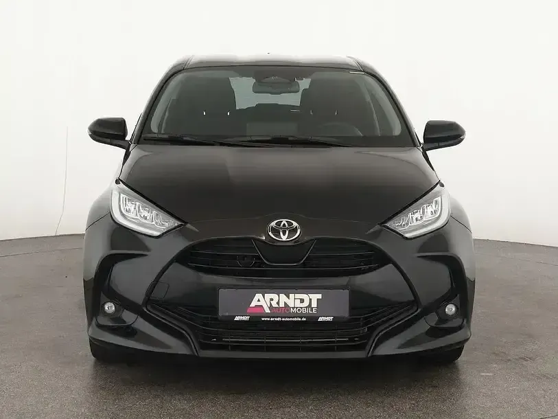 Gebraucht Toyota Yaris Hybrid 116 PS (85 kW) 2025 Mysticschwarz Limousine